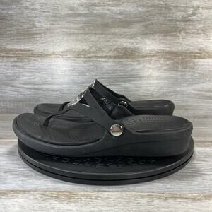 Crocs Women’s Sanrah Beveled Circle Flip Flop Thong Sandals Size 9